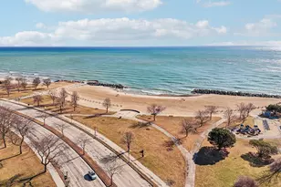 1983 N Summit Ave, Milwaukee, WI 53202 - Photo 25