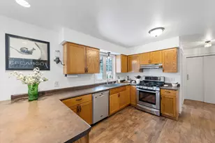 286 Julie Anna Ct, Belgium, WI 53004 - Photo 9