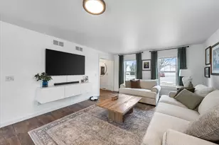 286 Julie Anna Ct, Belgium, WI 53004 - Photo 3