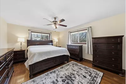 332  Glenview Ln, Grafton, WI 53024 - Photo 13