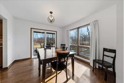 332  Glenview Ln, Grafton, WI 53024 - Photo 7