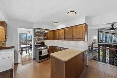 332  Glenview Ln, Grafton, WI 53024 - Photo 9