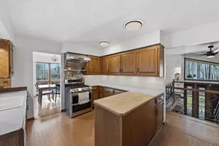 332 Glenview Ln, Grafton, WI 53024 - Photo 9