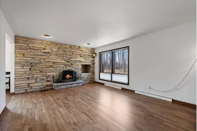 332  Glenview Ln, Grafton, WI 53024 - Photo 3