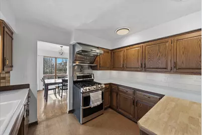 332  Glenview Ln, Grafton, WI 53024 - Photo 11