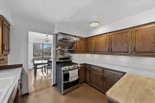 332 Glenview Ln, Grafton, WI 53024 - Photo 11