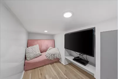 332  Glenview Ln, Grafton, WI 53024 - Photo 23