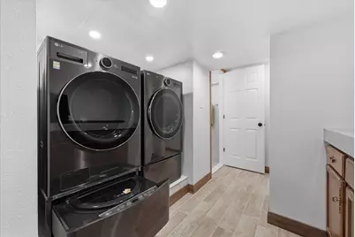 332  Glenview Ln, Grafton, WI 53024 - Photo 29