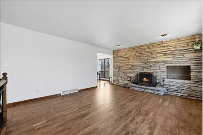 332  Glenview Ln, Grafton, WI 53024 - Photo 5