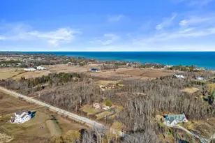 712 W Shady Ln, Mequon, WI 53097 - Photo 51