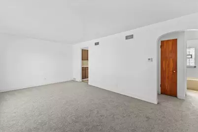 821  Lombard Ave, Racine, WI 53402 - Photo 5