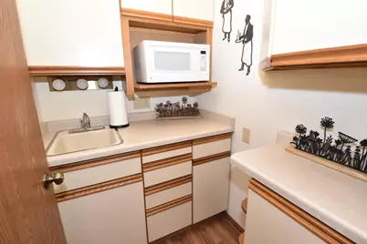 4502 S Greenridge Cir, Greenfield, WI 53220 - Photo 19