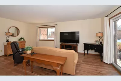 4502 S Greenridge Cir, Greenfield, WI 53220 - Photo 7