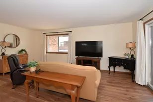 4502 S Green Ridge Cir, Greenfield, WI 53220 - Photo 7