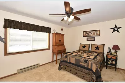 4502 S Greenridge Cir, Greenfield, WI 53220 - Photo 27