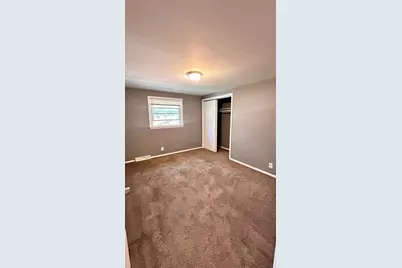 5747 N 93rd St #UPPER, Milwaukee, WI 53225 - Photo 9