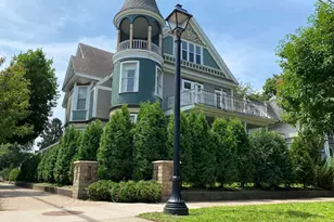 928 King St, La Crosse, WI 54601 - Photo 1