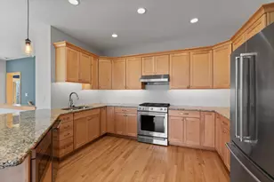 W126N7852 Riverview Ln, Menomonee Falls, WI 53051 - Photo 3