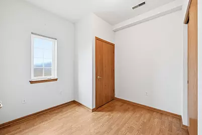 5293 S Acorn Ln, Greenfield, WI 53221 - Photo 17