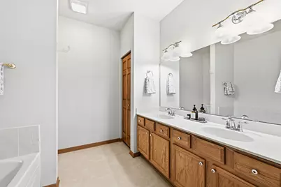 5293 S Acorn Ln, Greenfield, WI 53221 - Photo 11