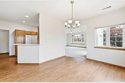 5293 S Acorn Ln, Greenfield, WI 53221 - Photo 5