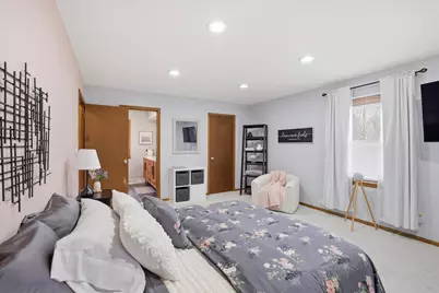 8755 W Meadow Ln, Franklin, WI 53132 - Photo 17