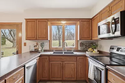8755 W Meadow Ln, Franklin, WI 53132 - Photo 5