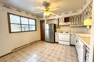 3127 W Canterbury Rd, Greenfield, WI 53221 - Photo 7