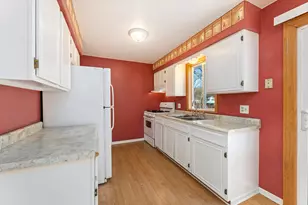 1605 Cliffview Dr, Holmen, WI 54636 - Photo 11