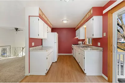 1605  Cliffview Dr, Holmen, WI 54636 - Photo 9