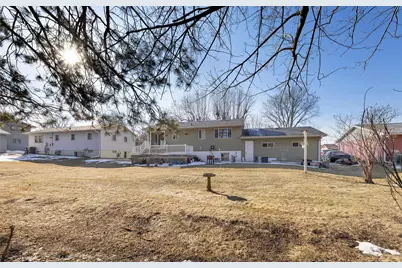 1605  Cliffview Dr, Holmen, WI 54636 - Photo 25