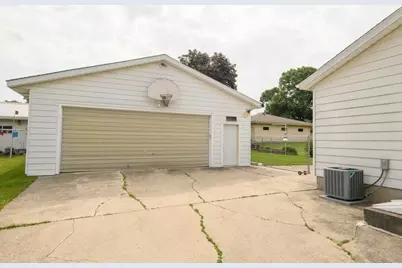 1303 S 9th St, Watertown, WI 53094 - Photo 21
