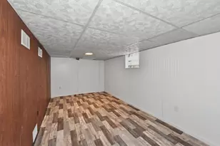 2348 S 84th St, West Allis, WI 53227 - Photo 19