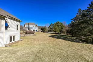 N21W26622 Cattail Ct, Pewaukee, WI 53072 - Photo 9