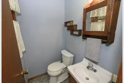 S58W25347  Crest Dr, Waukesha, WI 53189 - Photo 33