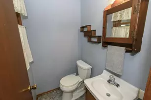 S58W25347 Crest Dr, Waukesha, WI 53189 - Photo 33