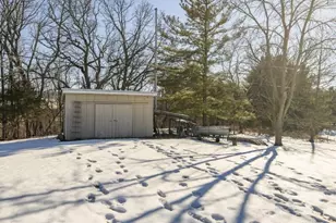 S58W25347 Crest Dr, Waukesha, WI 53189 - Photo 9