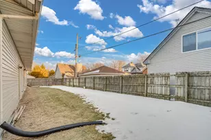 1607 Walter Ave, Racine, WI 53403 - Photo 31