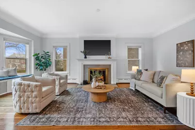 2237 N Lake Dr, Milwaukee, WI 53202 - Photo 3