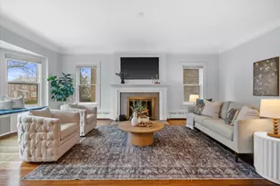 2237 N Lake Dr, Milwaukee, WI 53202 - Photo 3