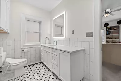 2237 N Lake Dr, Milwaukee, WI 53202 - Photo 19