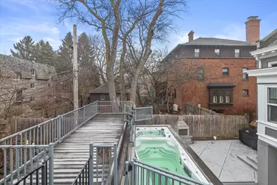 2237 N Lake Dr, Milwaukee, WI 53202 - Photo 35