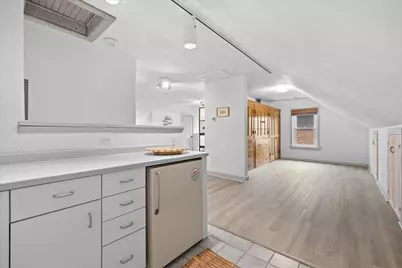 2237 N Lake Dr, Milwaukee, WI 53202 - Photo 27