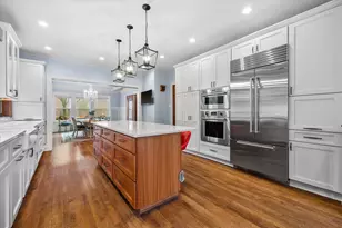 2237 N Lake Dr, Milwaukee, WI 53202 - Photo 9