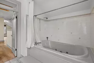 2237 N Lake Dr, Milwaukee, WI 53202 - Photo 51