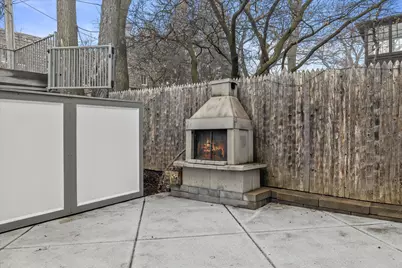 2237 N Lake Dr, Milwaukee, WI 53202 - Photo 37