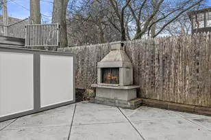 2237 N Lake Dr, Milwaukee, WI 53202 - Photo 37