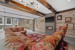 2237 N Lake Dr, Milwaukee, WI 53202 - Photo 33