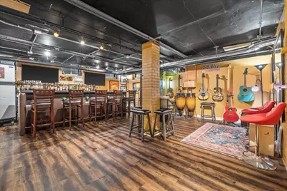 2237 N Lake Dr, Milwaukee, WI 53202 - Photo 31