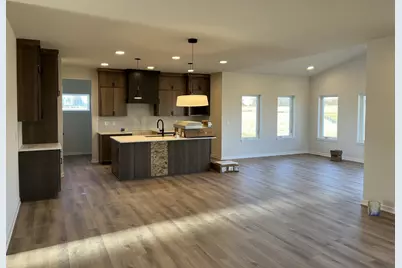 1367  Scotsland Ln, Oconomowoc, WI 53066 - Photo 9